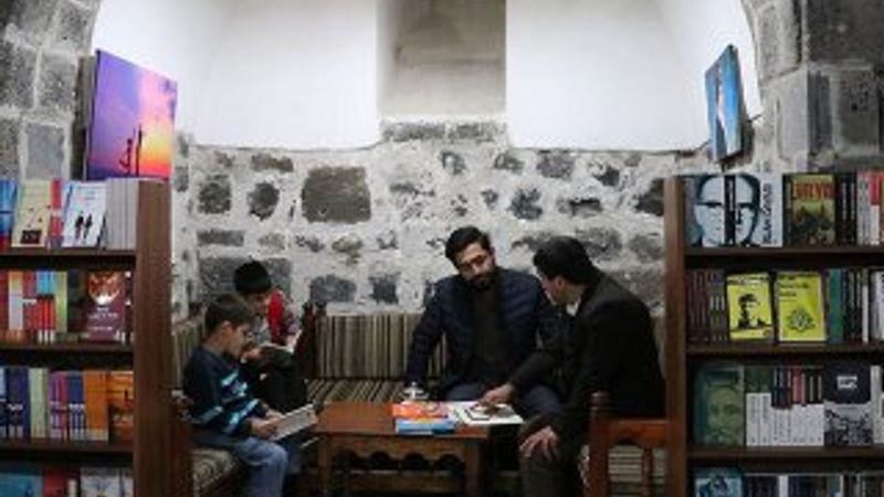 Tarihin mistik havasında kitap okuma keyfi