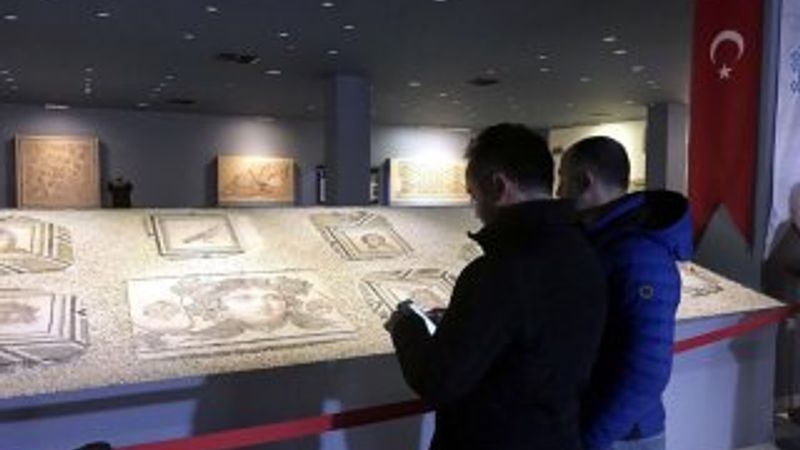 Çingene Kızı mozaiğine ziyaretçi akını