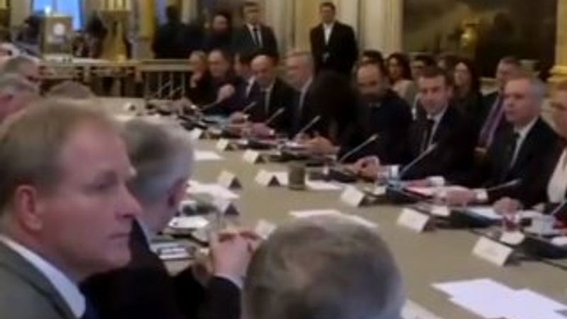 Macron Sarı Yelekliler ile bir arada