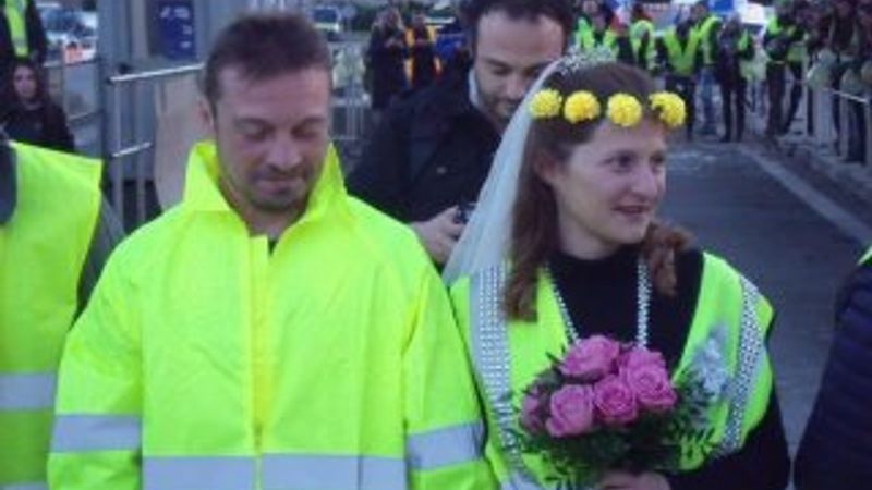 'Sarı Yelekliler' eylemlerde tanışıp evlendi