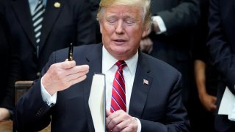 Porno yıldızı, Trump'a 293 bin dolar tazminat ödeyecek