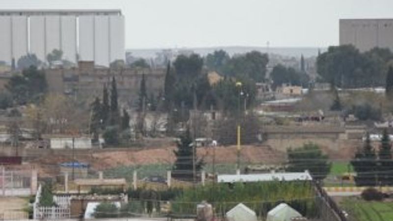 Terör örgütü YPG hendek kazmaya başladı