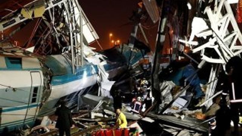 YHT kazası davası: 3 TCDD görevlisi adliyeye sevk edildi