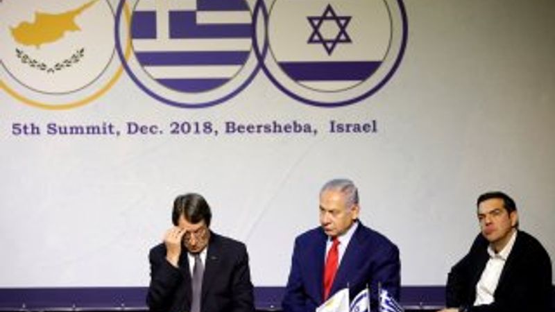 3'lü zirvede liderlerin düşünceli bakışları