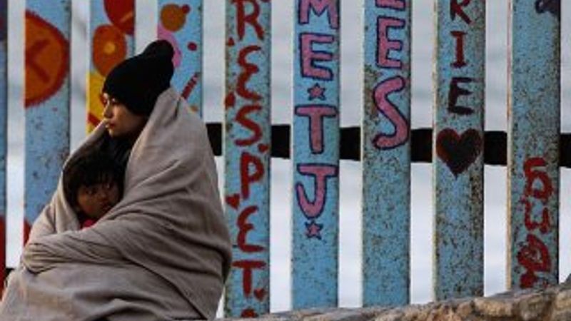 Meksika göçmenlerin ülkede kalmasına izin verecek