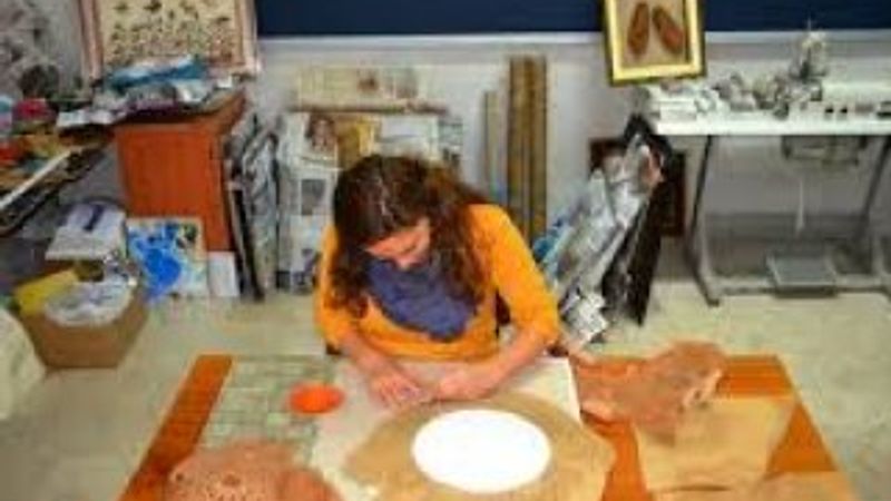 Deri tabakalarını sanat eserlerine dönüştürüyor