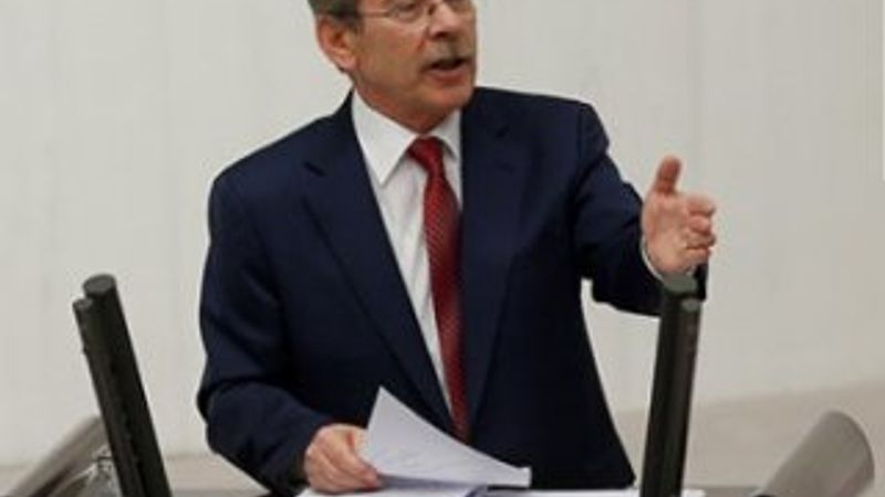 Şener kendini överken Meclis şaşkınlıkla dinledi