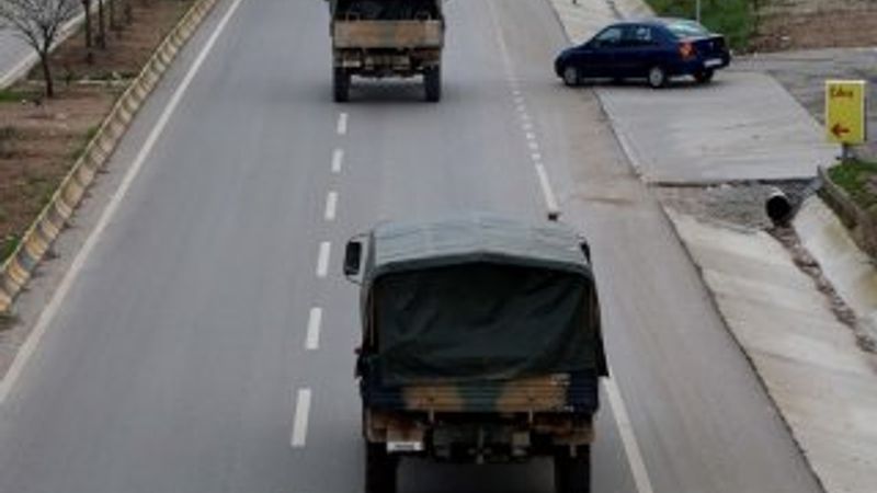 Suriye sınırına askeri sevkiyat sürüyor