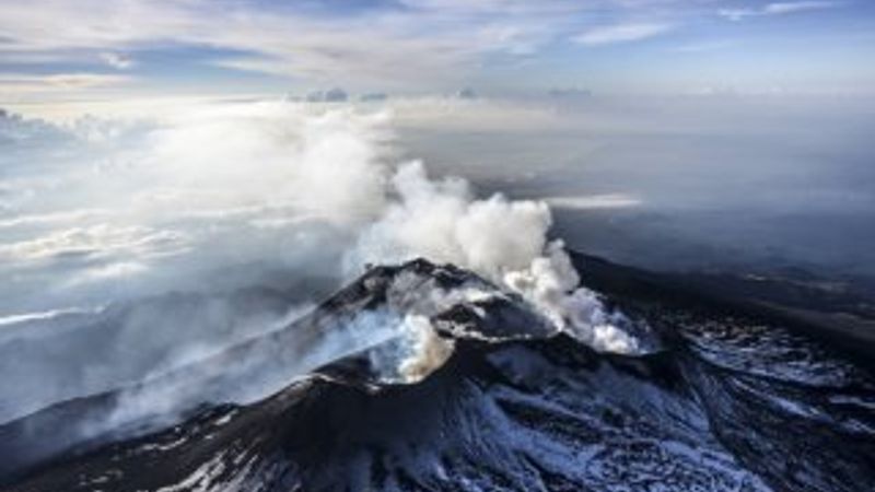 Etna Yanardağı patladı