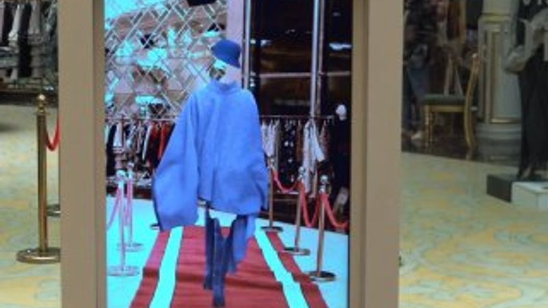 İran'da modelsiz defile