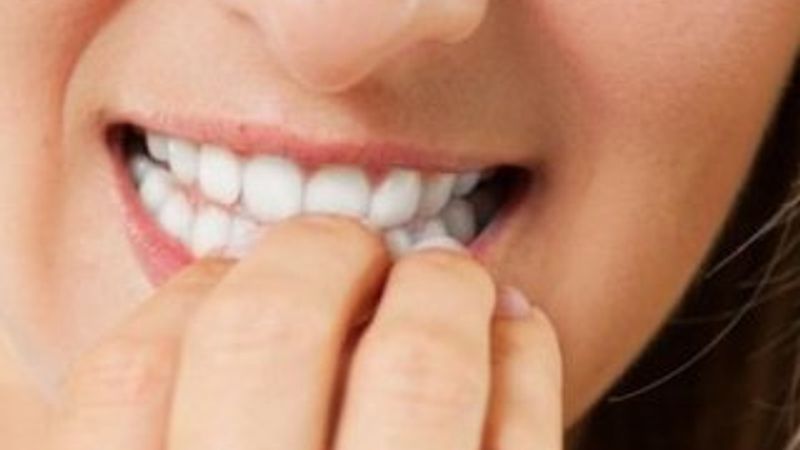 Tırnak yeme hastalığı artık tedavi edilebiliyor