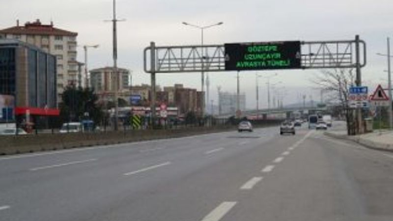 Yeni yılın ilk gününde yollar boş kaldı