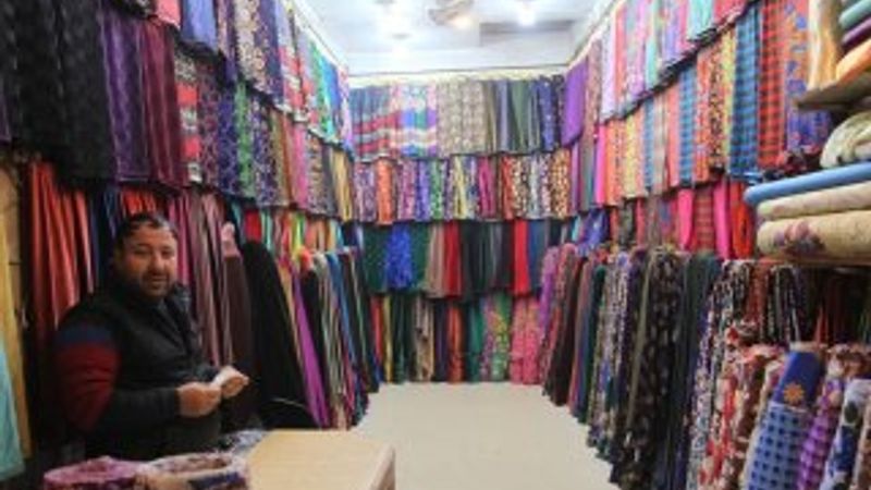 Münbiç'te etekler yok satıyor