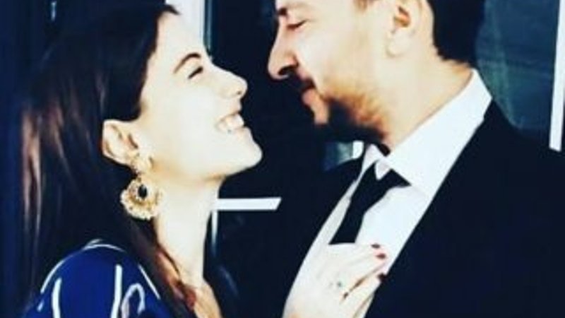 Hazal Kaya ve Ali Atay'ın nişan fotoğrafı