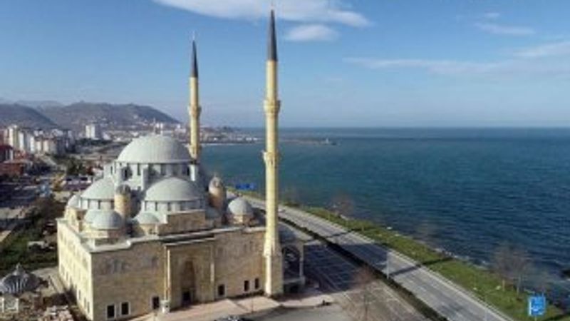 Giresun Sarayburnu Camisi'ne ziyaretçi akını