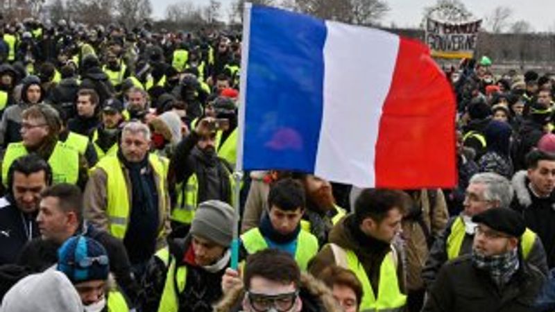 Fransa'da Sarı Yelekliler sekizinci kez sokaklarda