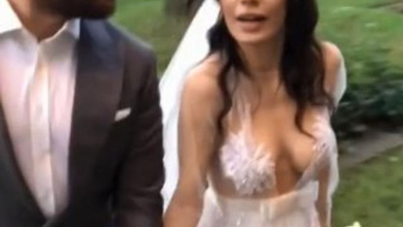 Burcu Kıratlı olay gelinliğini yorumladı