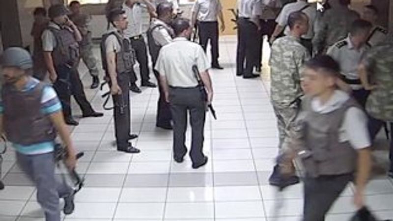 FETÖ'cüler rehinelerin arasına girmeye çalıştı