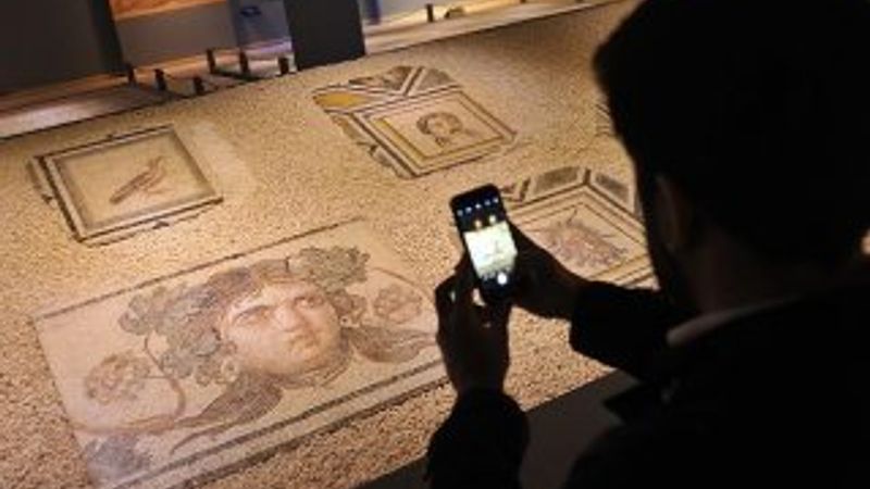 Çingene Kızı mozaiğine ziyaretçi yoğunluğu