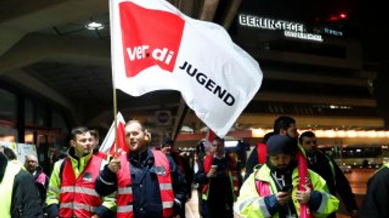 Berlin havalimanlarındaki grev uçuşları iptal ettirdi