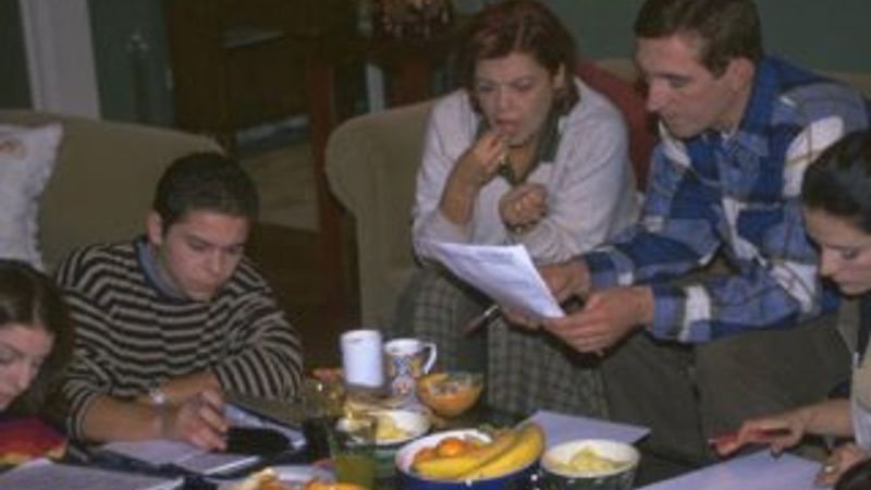 Bizimkiler dizisinin anne-kızı buluştu