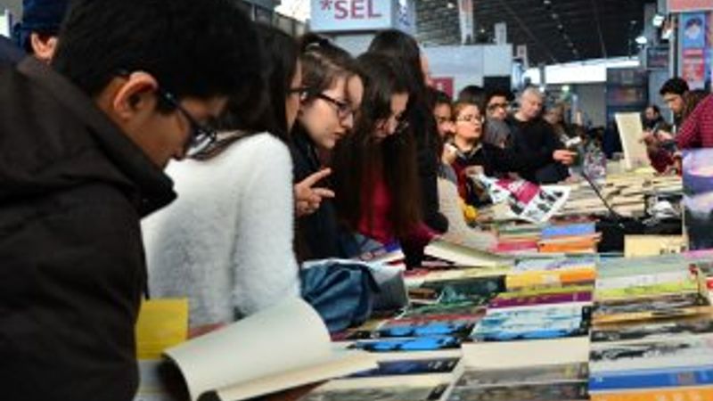 Çukurova Kitap Fuarı'na yoğun ilgi