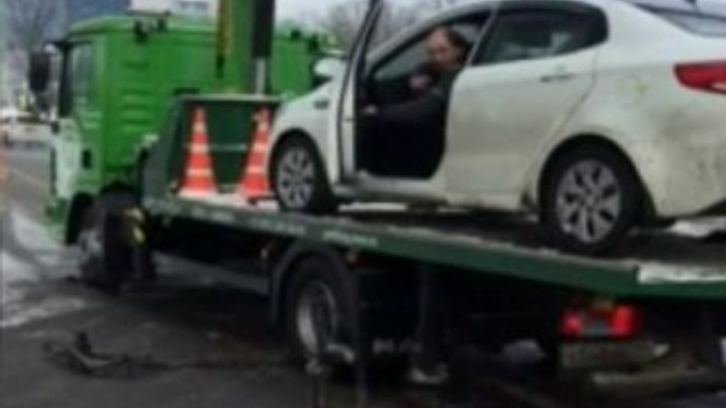 Rusya'da park cezasını ödemek istemeyen sürücü kaçtı