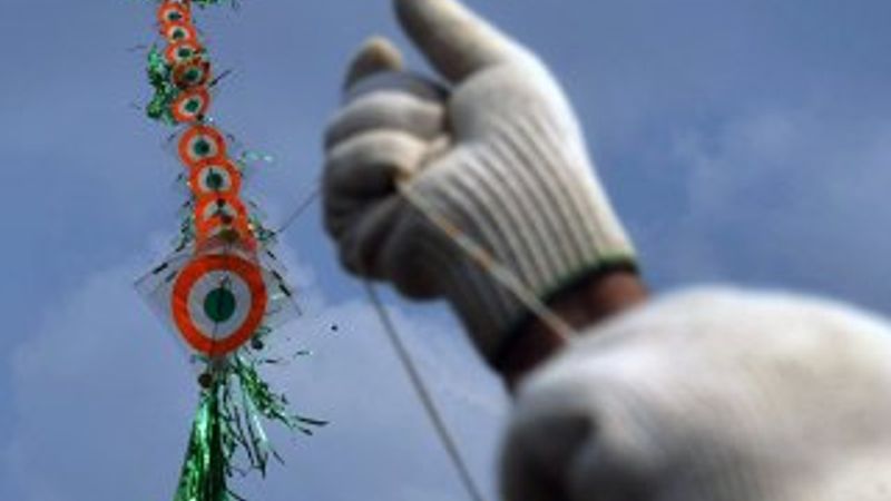 Hindistan'daki uçurtma şenliğinde facia