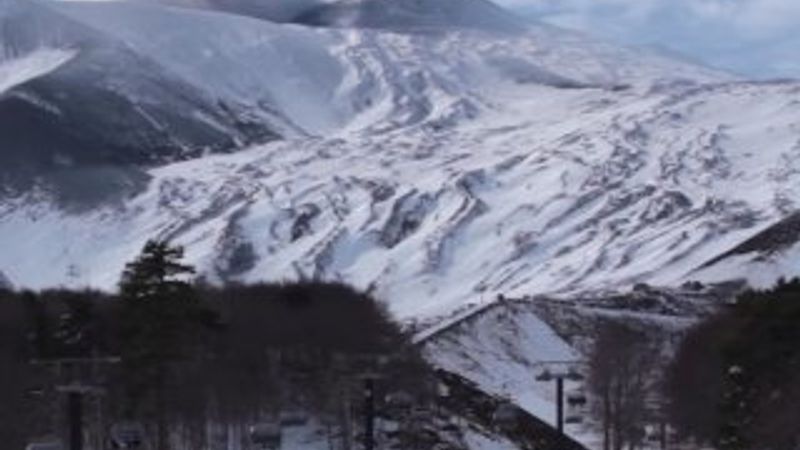 Etna Yanardağı'nın gölgesinde kayak keyfi