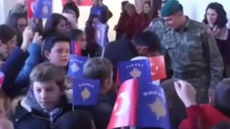 Türk askerinden Kosova'da eğitime destek