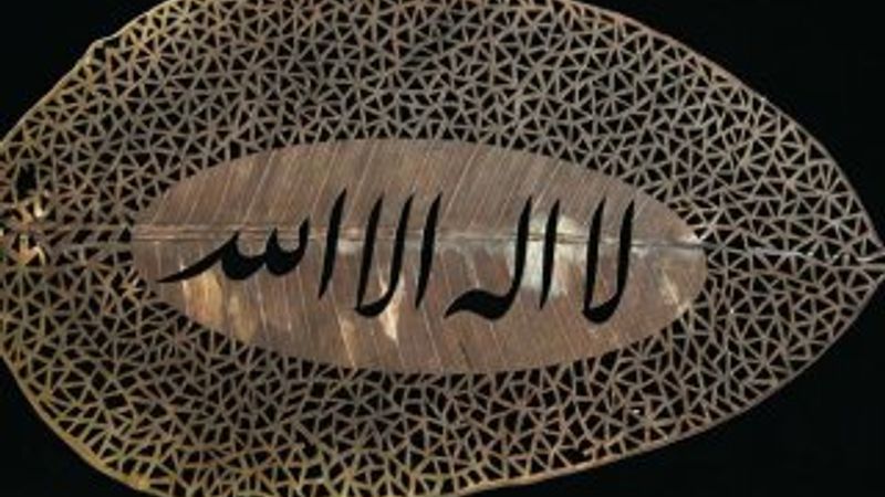 Adana'da sanat eserine dönüştürülen kuru yapraklar