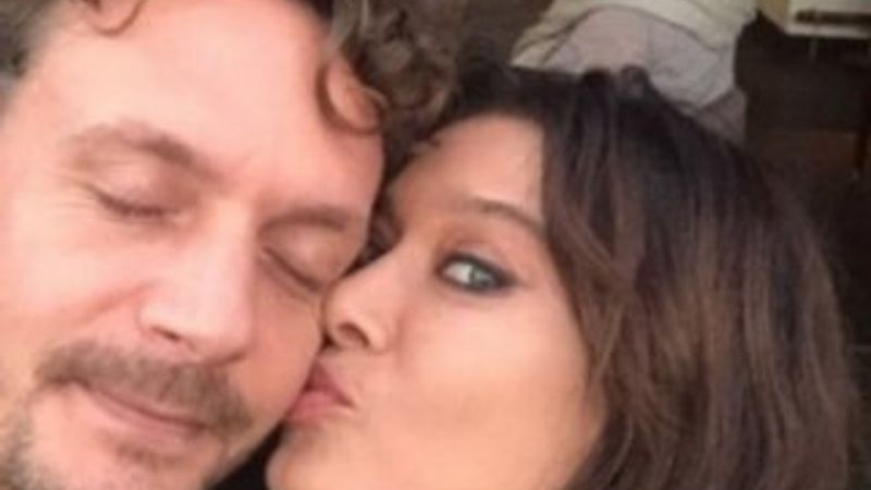 Nurgül Yeşilçay aşkını öpücüklere boğdu