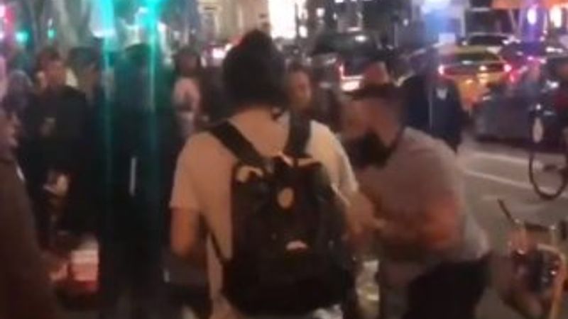 ABD'de kadınları yumruklayan adam