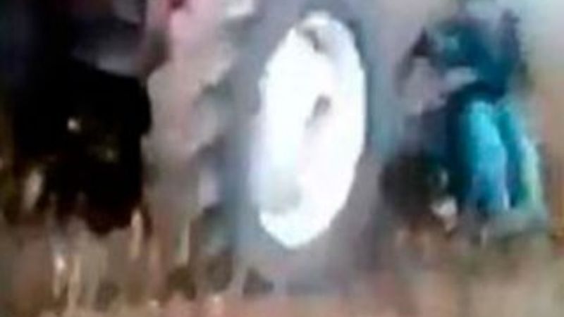 Eğlenmek isterken traktörün altında kaldı