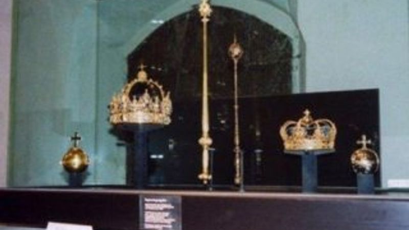 Kayıp Kraliyet mücevherleri çöplükte bulundu