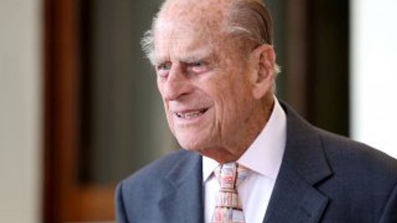Prens Philip ehliyetini bırakacak