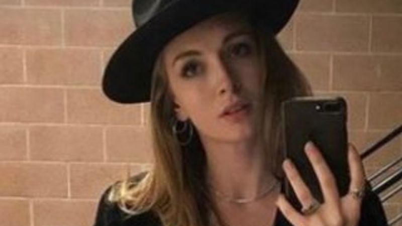 Yasemin Kay Allen takipçisine küfür etti