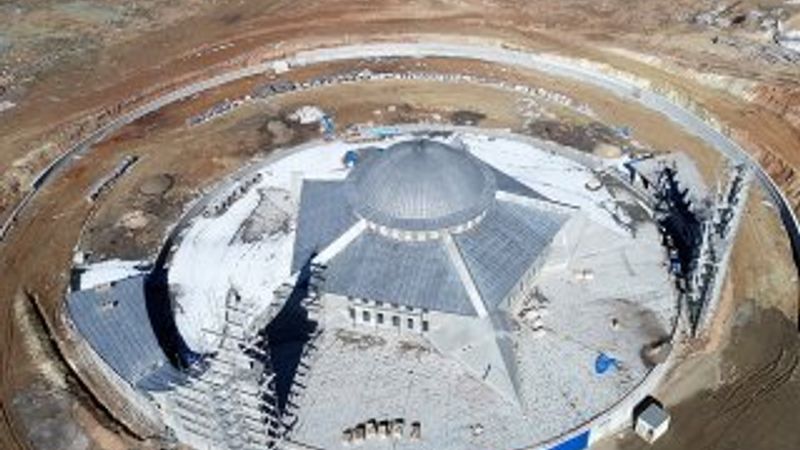 Ay yıldız mimarili cami açılışa hazırlanıyor