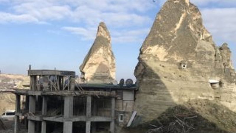 Peri bacalarındaki otelin yıkımı başladı