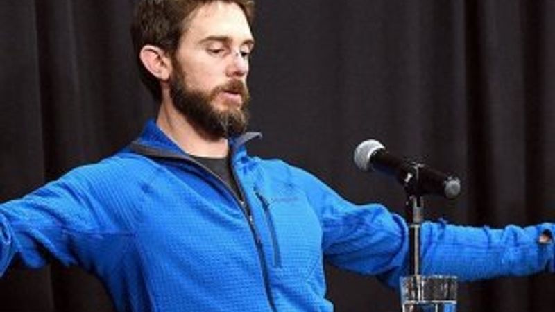 Kendisine saldıran dağ aslanını silahsız öldürdü