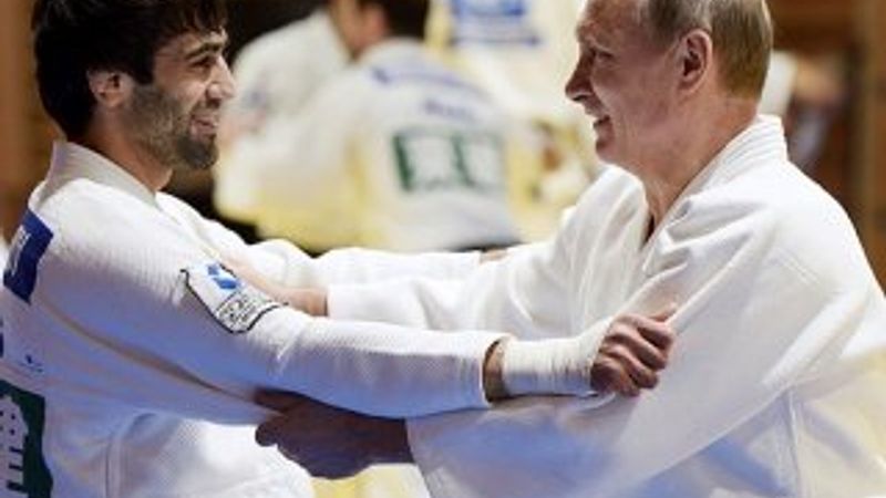 Putin Soçi zirvesinin ardından judo yaptı