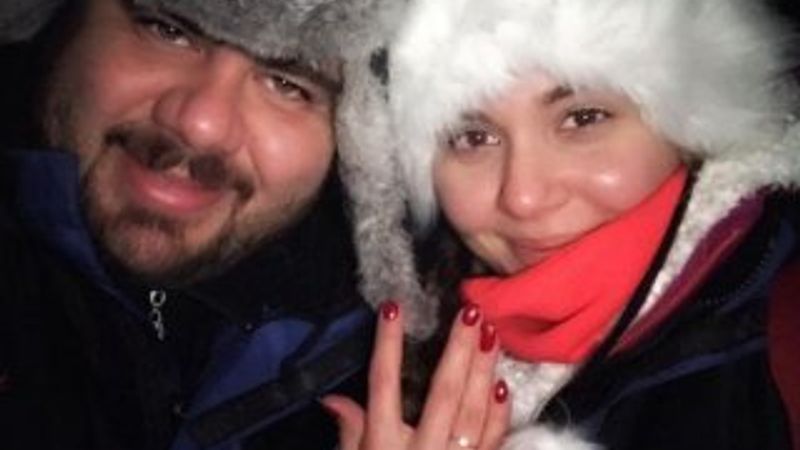 Eser Yenenler sevgilisine evlilik teklif etti