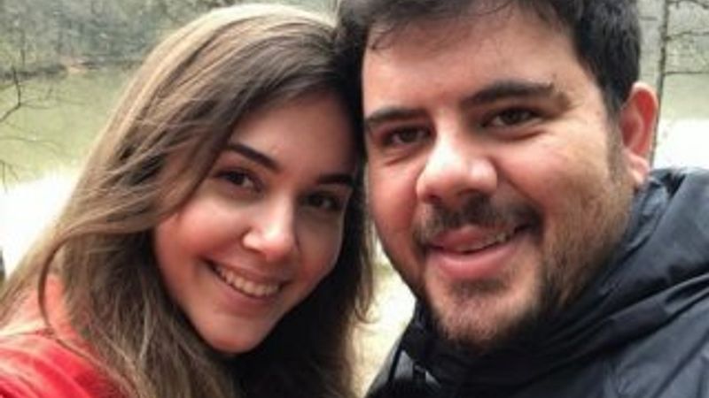 Eser Yenenler'den tektaş göndermesi