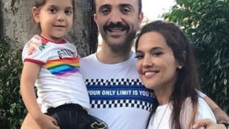 Demet Akalın'ın evine hırsız girdi