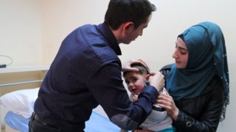 Diyarbakırlı Yaren 2.5 yaşında duymaya başladı