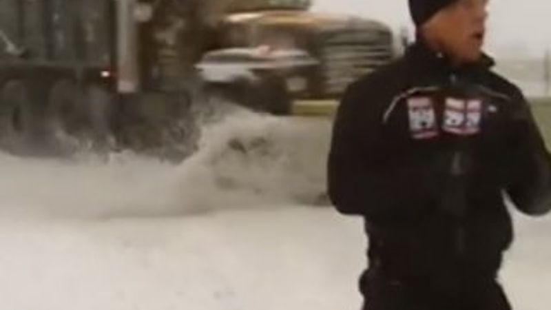 Kar küreme aracının kurbanı olan muhabir