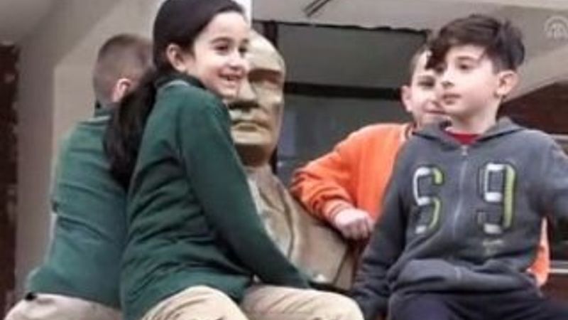 Küçük öğrencilerin Atatürk sevgisi