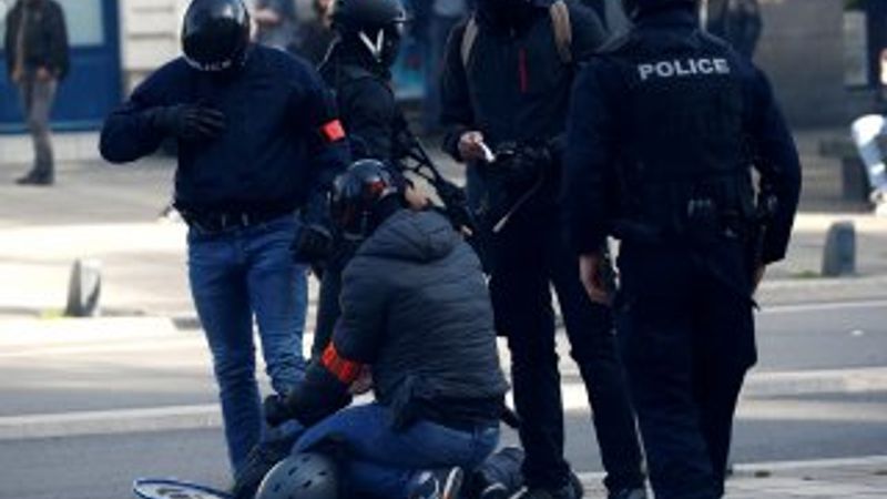 Sarı Yelekliler'in protestoları ekonomiyi etkiledi