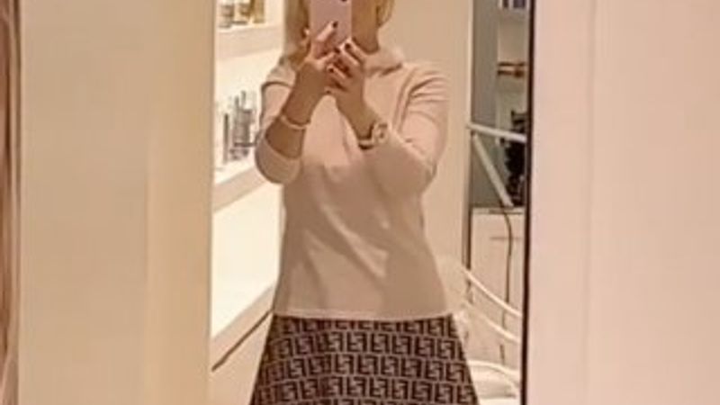 Seda Sayan'dan mini etekli paylaşım