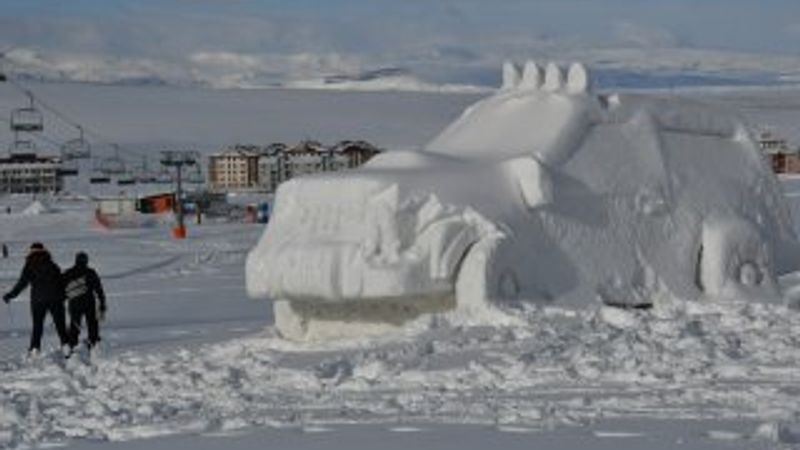 Kardan figürler ve maketlere yoğun ilgi